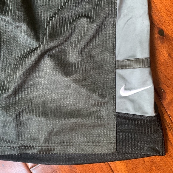 NWT Nike boys sport shorts. Boys size xl. - Picture 2 of 6